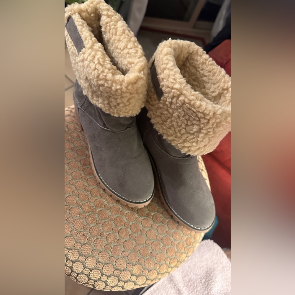 Grey Boots with Sherpa lining size 7